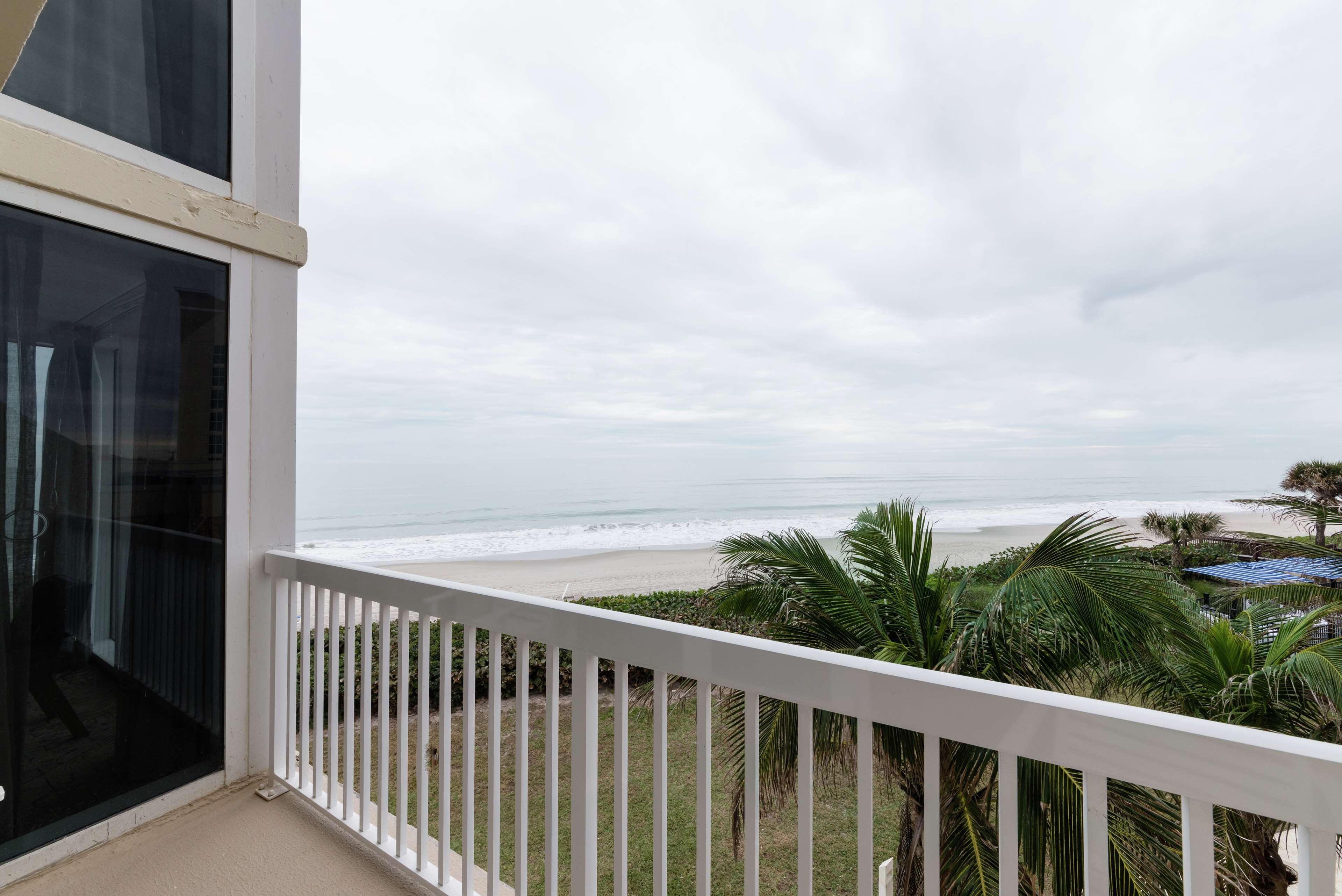 Hilton Melbourne Beach Oceanfront Hotel Exterior photo